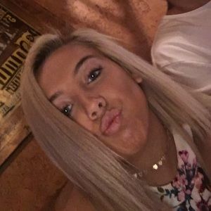 Meet your Posher, Stori